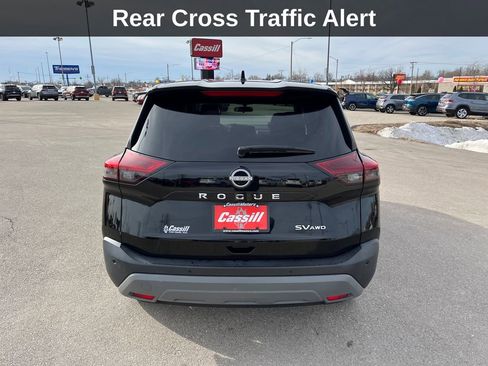 Used 2023 Nissan Rogue SV image 5
