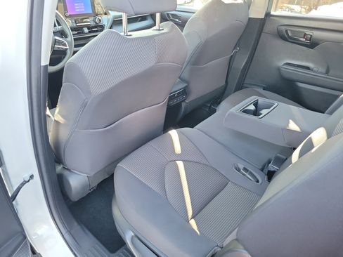 Certified 2023 Toyota Highlander L image 12