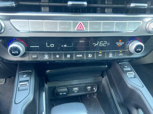Used 2025 Kia Telluride S FWD image 17