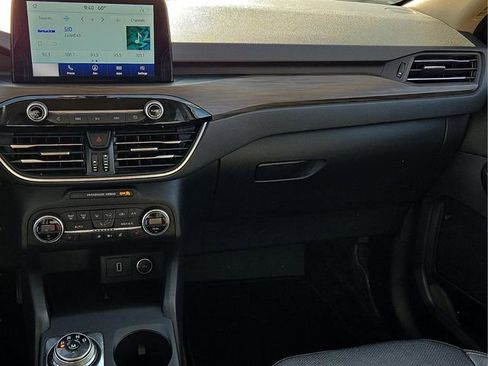 Used 2020 Ford Escape Titanium image 18