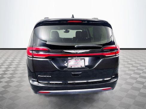 Used 2022 Chrysler Pacifica Touring-L FWD image 6