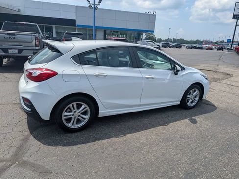 Used 2017 Chevrolet Cruze LT w/ Sun And Sound Package FWD image 9