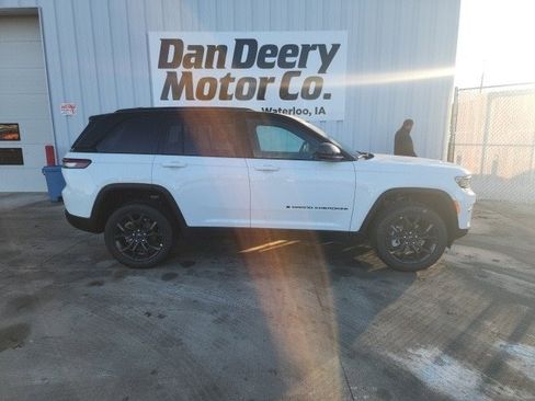 New 2025 Jeep Grand Cherokee Limited image 8