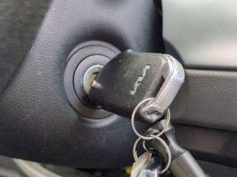 Certified 2022 Kia Niro LX image 17