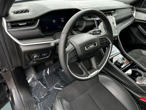 Used 2023 Jeep Grand Cherokee L Laredo AWD/4WD image 9