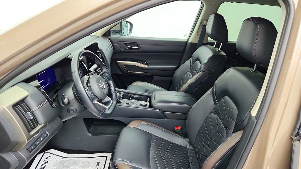 Used 2023 Nissan Pathfinder Platinum AWD/4WD image 19