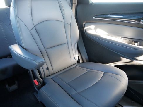 Used 2023 Buick Enclave Essence image 14