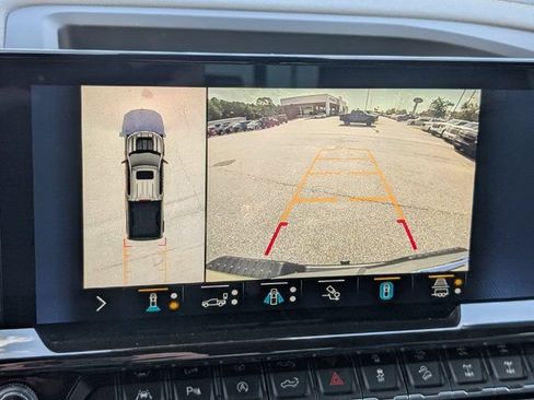 Used 2022 Chevrolet Silverado 1500 ZR2 w/ Technology Package AWD/4WD image 18