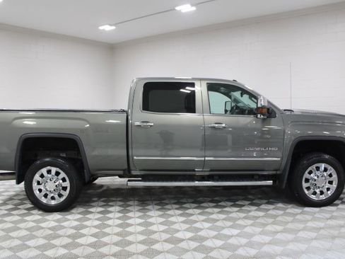 Used 2017 GMC Sierra 2500 Denali w/ Duramax Plus Package AWD/4WD image 12