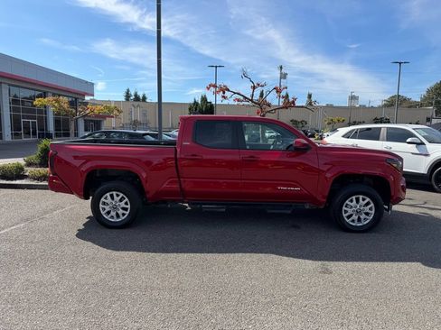 Certified 2025 Toyota Tacoma SR5 AWD/4WD image 6