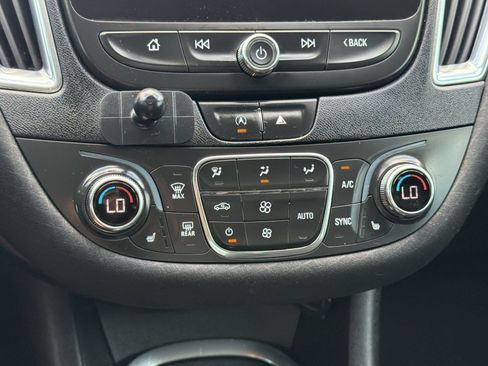 Used 2021 Chevrolet Malibu LT FWD image 18