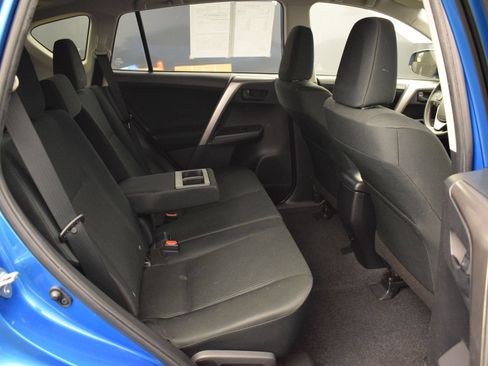 Used 2018 Toyota RAV4 LE w/ Carpet Mat Package AWD/4WD image 11