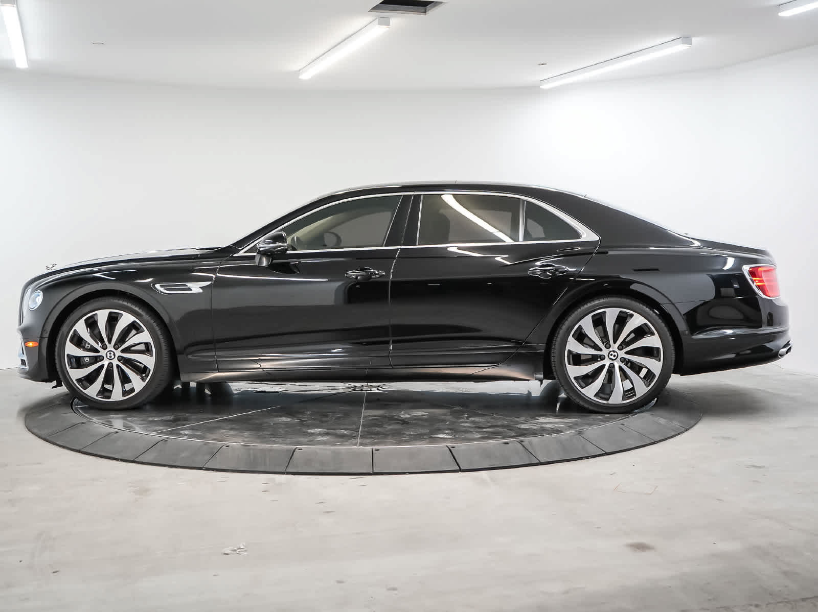 Used 2022 Bentley Flying Spur V8 AWD/4WD image 1