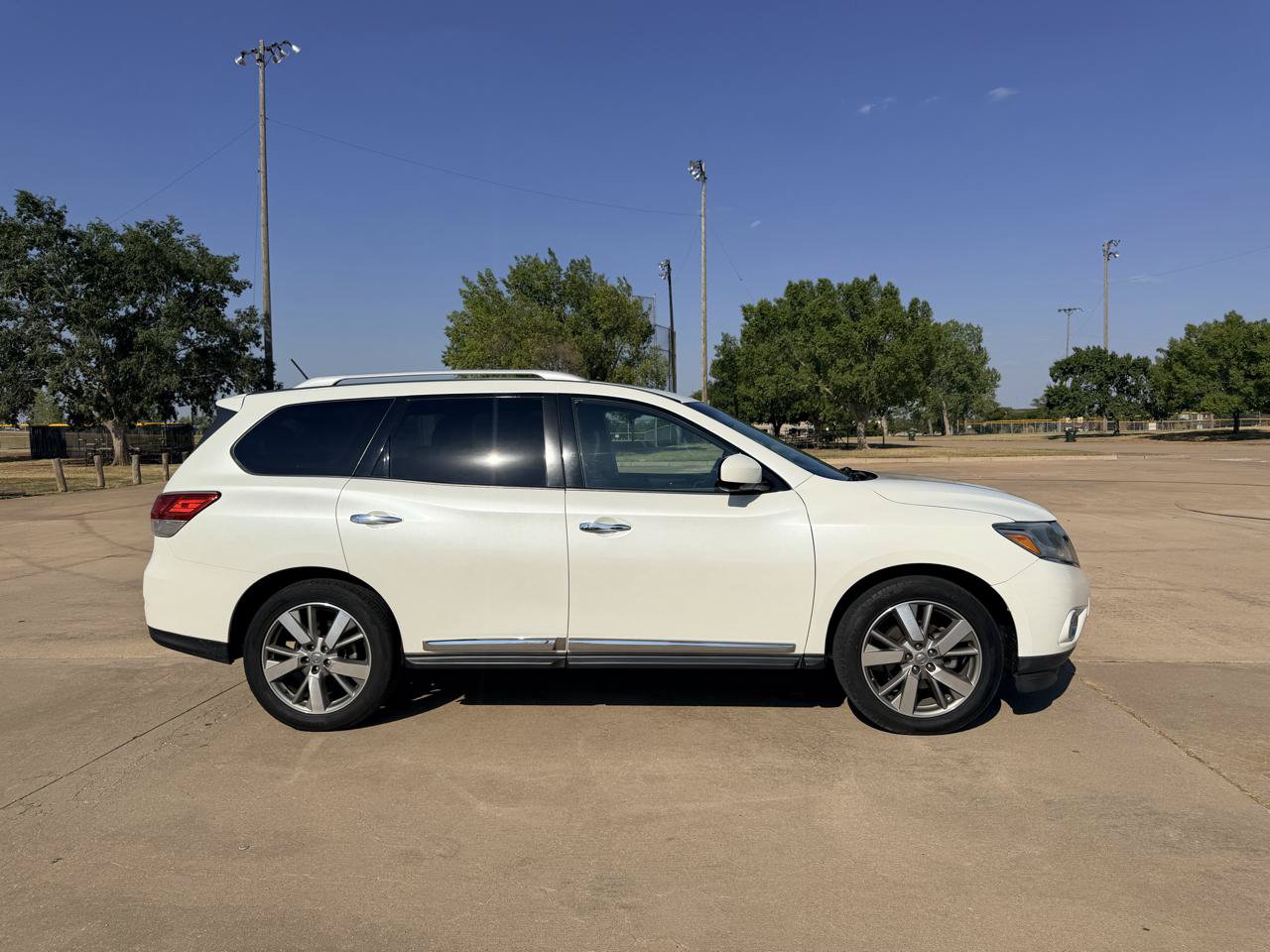 Used 2016 Nissan Pathfinder Platinum AWD/4WD image 31