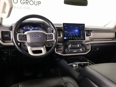 Used 2023 Ford Expedition Max XLT image 2