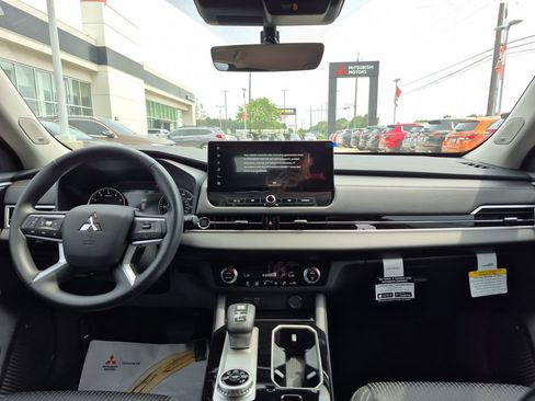 New 2026 Mitsubishi Outlander ES FWD image 60