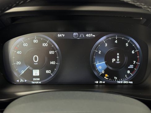 Used 2022 Volvo XC40 T5 Momentum w/ Premium Package image 18