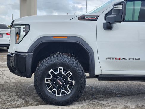 Used 2025 GMC Sierra 2500 AT4X AWD/4WD image 9
