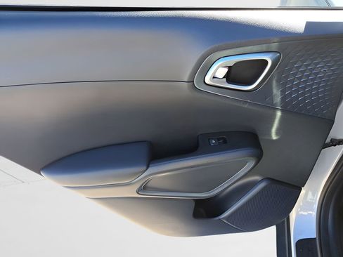 Used 2021 Kia Soul EX image 7