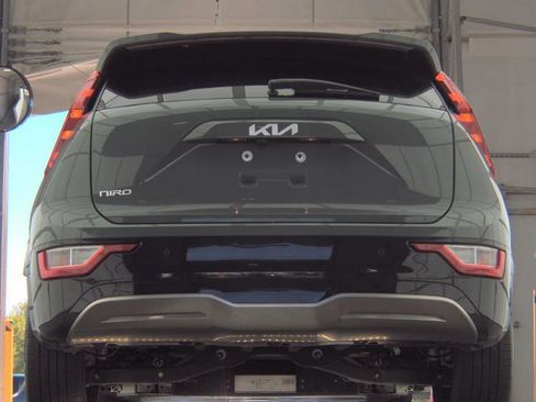 Certified 2023 Kia Niro Wind w/ Wind Preserve Package FWD image 6