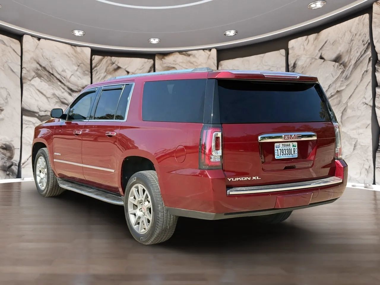 Used 2017 GMC Yukon XL Denali RWD image 4