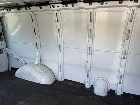 Used 2013 Chevrolet Express 2500 RWD image 23