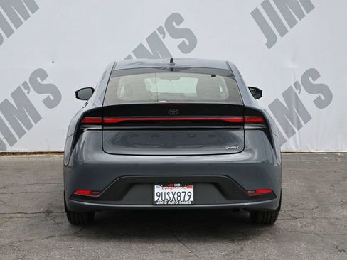 Used 2025 Toyota Prius LE FWD image 5