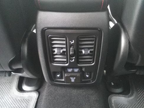 Used 2025 Dodge Durango GT image 13