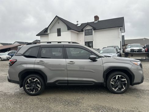 Used 2025 Subaru Forester Limited image 31