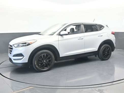 Used 2017 Hyundai Tucson SE image 2
