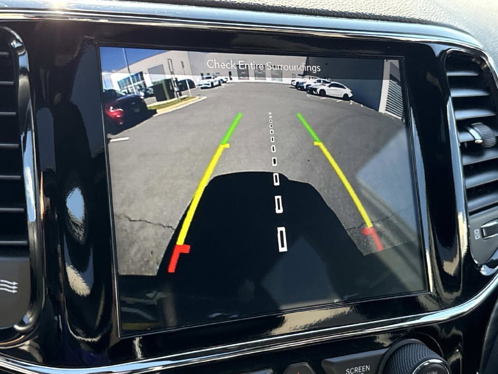 Used 2019 Jeep Grand Cherokee Altitude AWD/4WD image 15