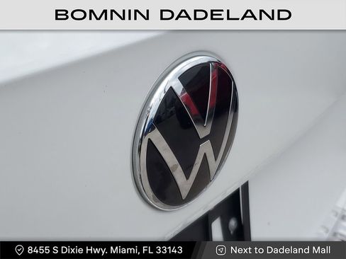 Used 2022 Volkswagen Taos SEL w/ Panoramic Sunroof Package image 7