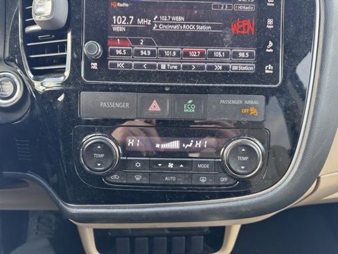 Used 2017 Mitsubishi Outlander SE image 20