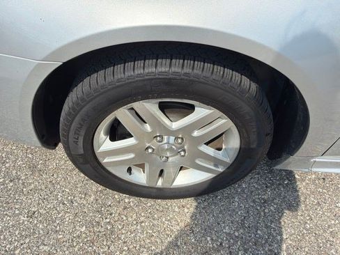 Used 2016 Chevrolet Impala LT FWD image 9