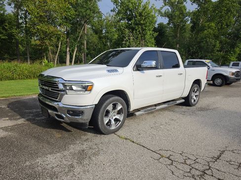 Used 2019 RAM 1500 Laramie AWD/4WD image 2