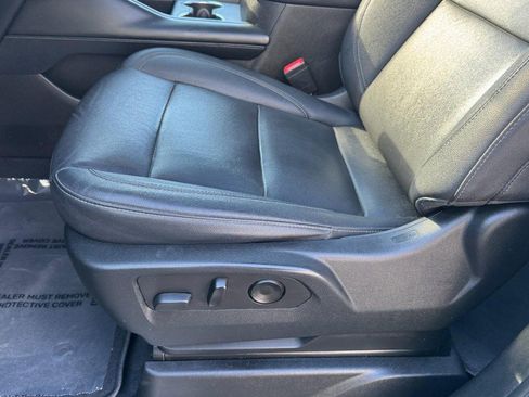 Used 2022 Chevrolet Suburban LT w/ Luxury Package image 16