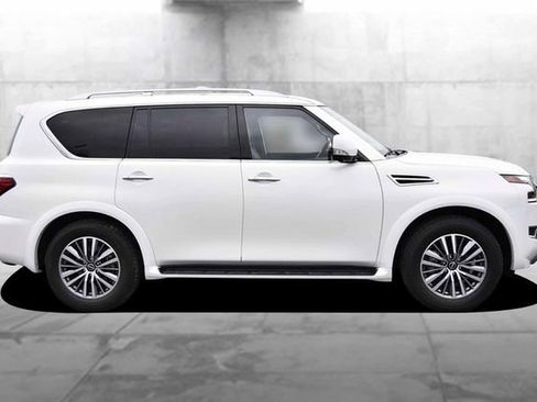 Used 2024 Nissan Armada SL w/ Captain's Chairs Package image 5