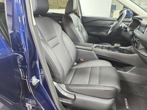 Used 2025 Nissan Rogue SV w/ SV Premium Package FWD image 35