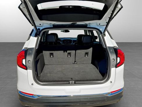 Used 2023 GMC Terrain SLT image 33