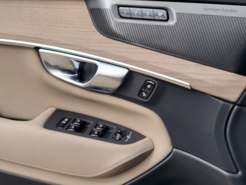 New 2026 Volvo XC90 T8 Ultra w/ Protection Package Premier AWD/4WD image 16