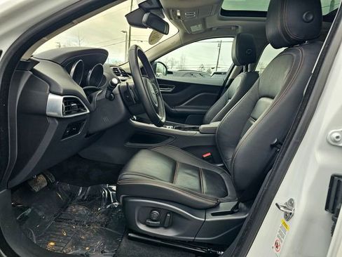 Used 2017 Jaguar F-PACE Prestige image 18