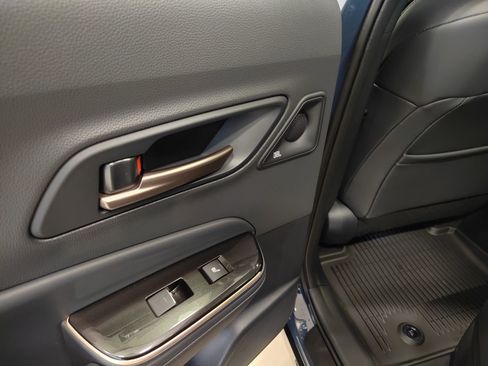 New 2025 Toyota Crown Signia image 11