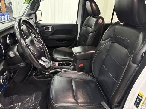 Used 2022 Jeep Wrangler Unlimited Sahara 4xe image 5