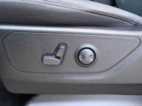 Used 2023 RAM 1500 Big Horn AWD/4WD image 24