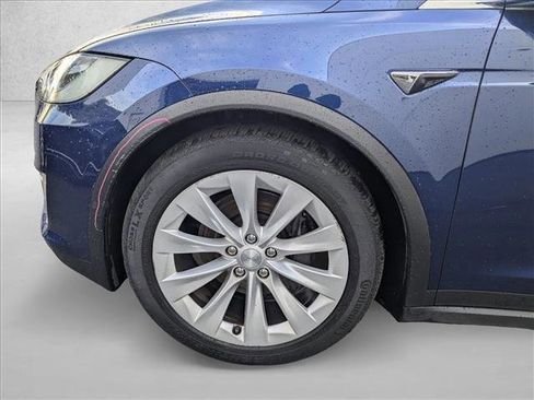 Used 2017 Tesla Model X 90D image 17