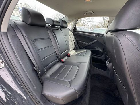 Used 2017 Volkswagen Passat 1.8T R-Line image 10