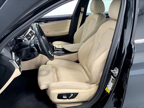 Used 2023 BMW 530i w/ Premium Package image 33