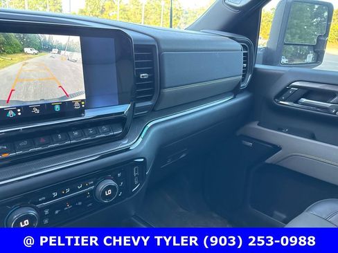 Used 2025 Chevrolet Silverado 2500 ZR2 w/ Technology Package AWD/4WD image 18