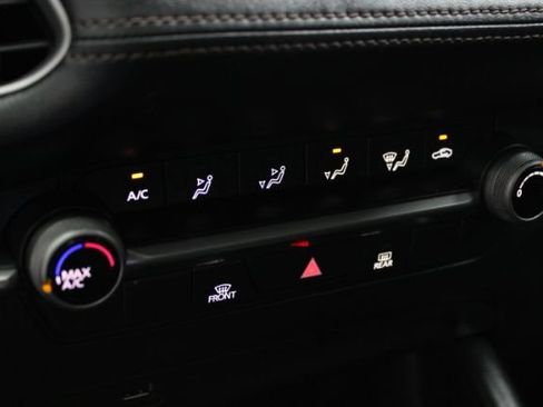 Used 2020 MAZDA MAZDA3 Sedan FWD image 17