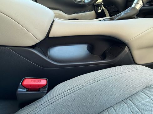 New 2026 Honda HR-V LX image 40